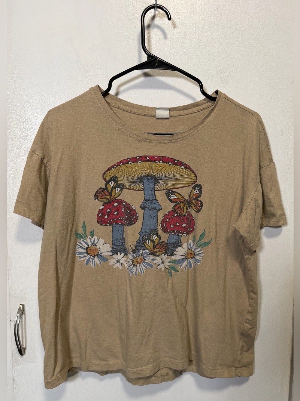 Vibe N’ Mushroom Graphic Tee